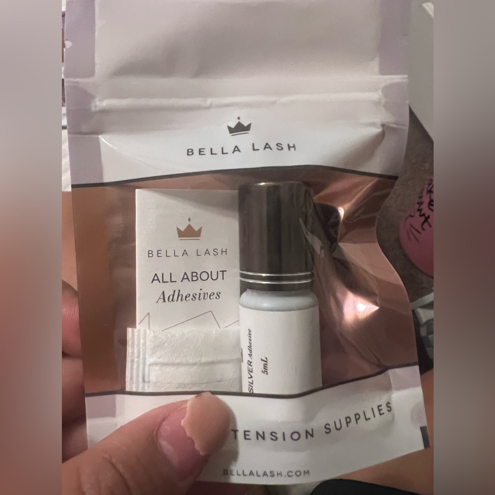 Bella lash glue